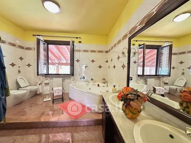 Villa in Via Sandro Pertini 21 — foto 46 di 83