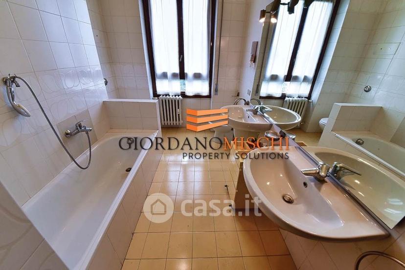 Appartamento in Via A. Villa 20 — foto 18 di 53