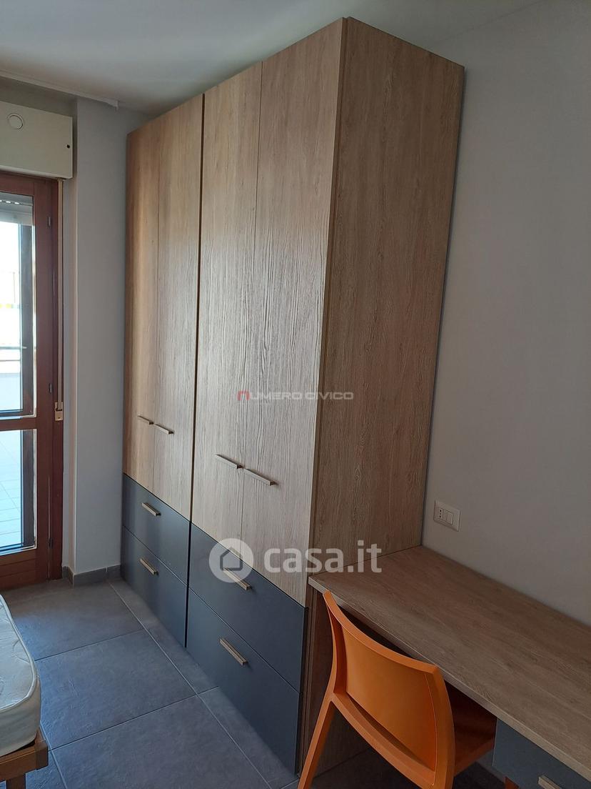 Stanza in Via Francesco Petrarca — foto 10 di 17