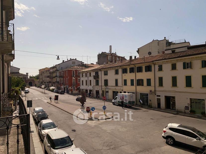 Trilocale in Via S. Nazaro 69 — foto 15 di 33