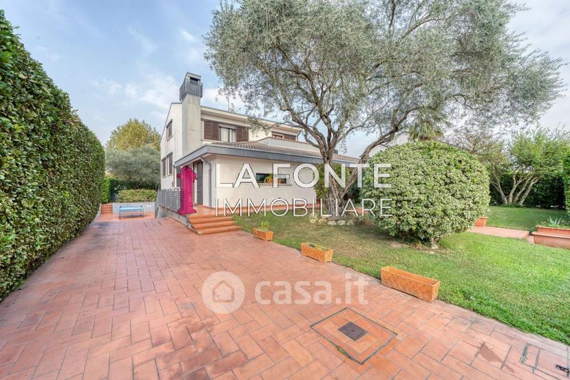 Villa in Via Lombardia — foto 15 di 29