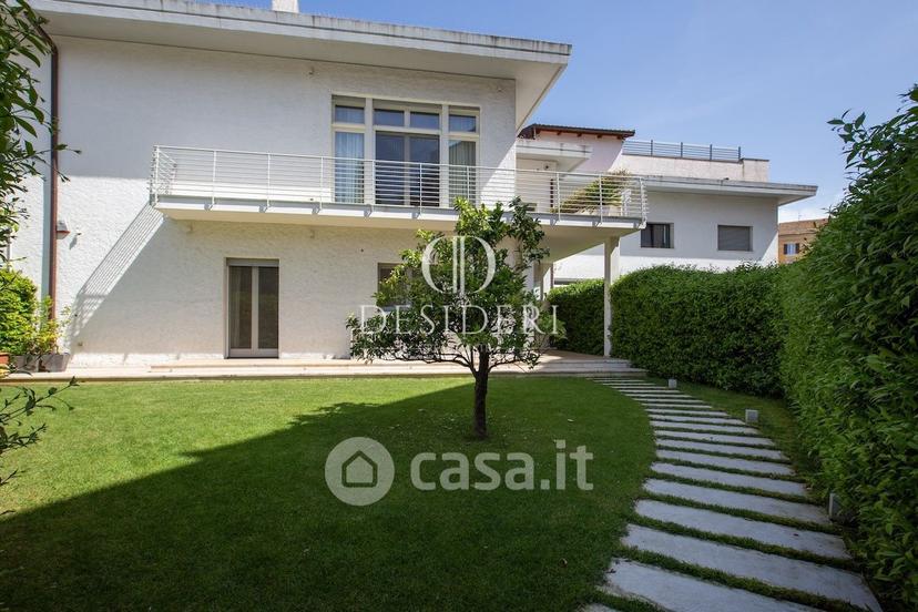 Villa in Via Renato Fucini 29 a
