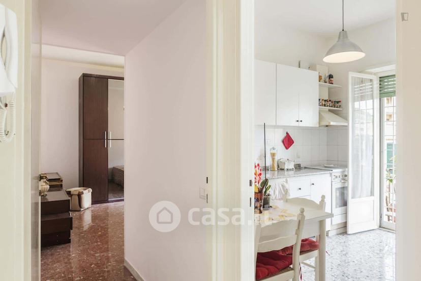 Stanza in Via dell'Aquila Reale — foto 6 di 20