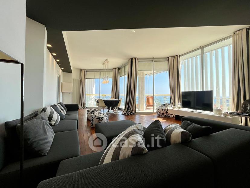 Appartamento in Via Roccasterone 8 — foto 2 di 36