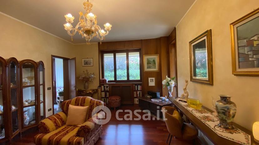 Villa in Via Luigi Antonini Zambelli — foto 2 di 40