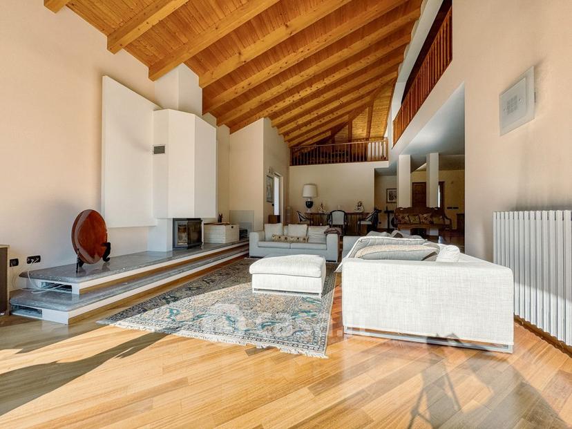 Villa in Via C. Battisti 84 — foto 13 di 39