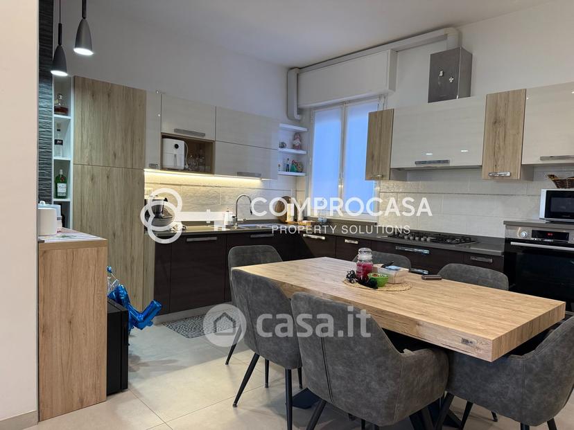 Quadrilocale in Via Presbitero Pantaleone 30 — foto 2 di 38