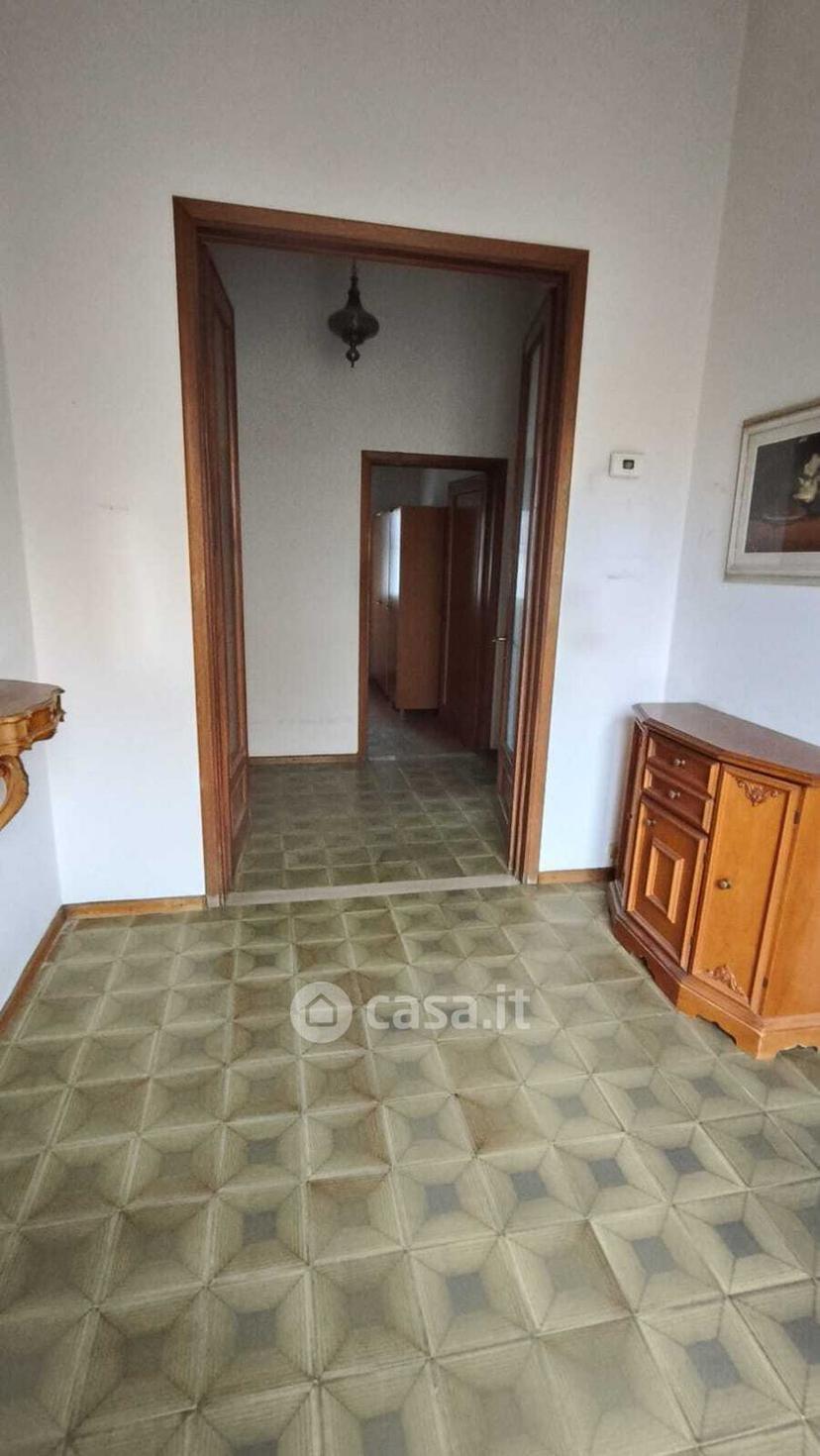 Villa in Via F. Caracciolo