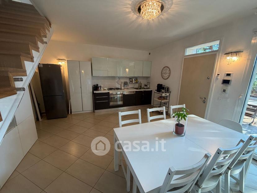 Quadrilocale in Viale Capua 2 R