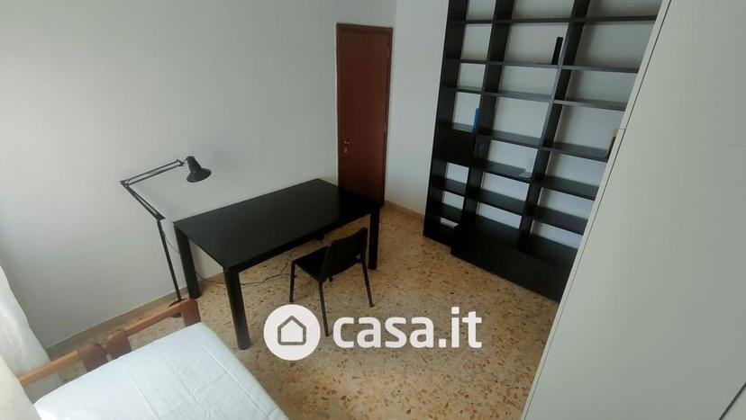 Stanza in Via Fratelli Rosselli 4 — foto 4 di 9