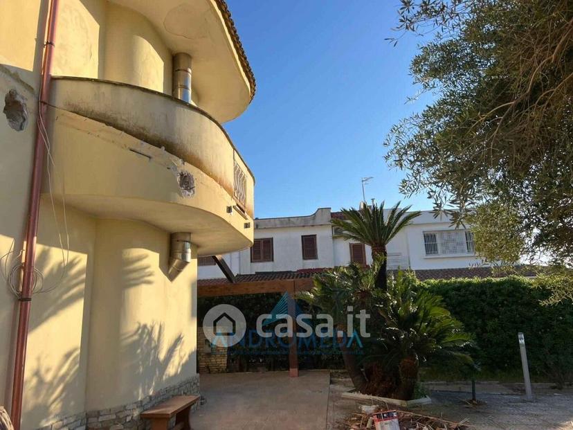 Villa in Via Domiziana — foto 25 di 27
