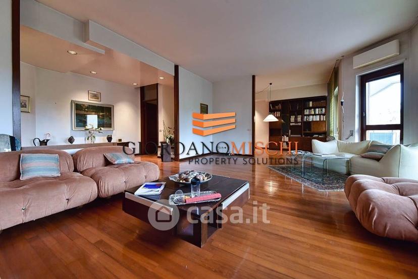 Appartamento in Via A. Villa 20 — foto 2 di 53