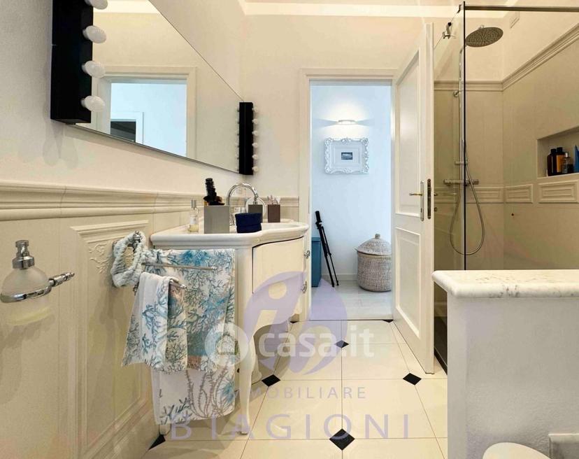 Villa in Via Vincenzo Bellini 5 — foto 19 di 28