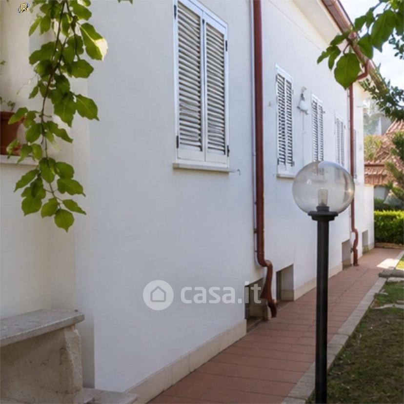 Villa in Viale Nuova Florida 96 — foto 13 di 35