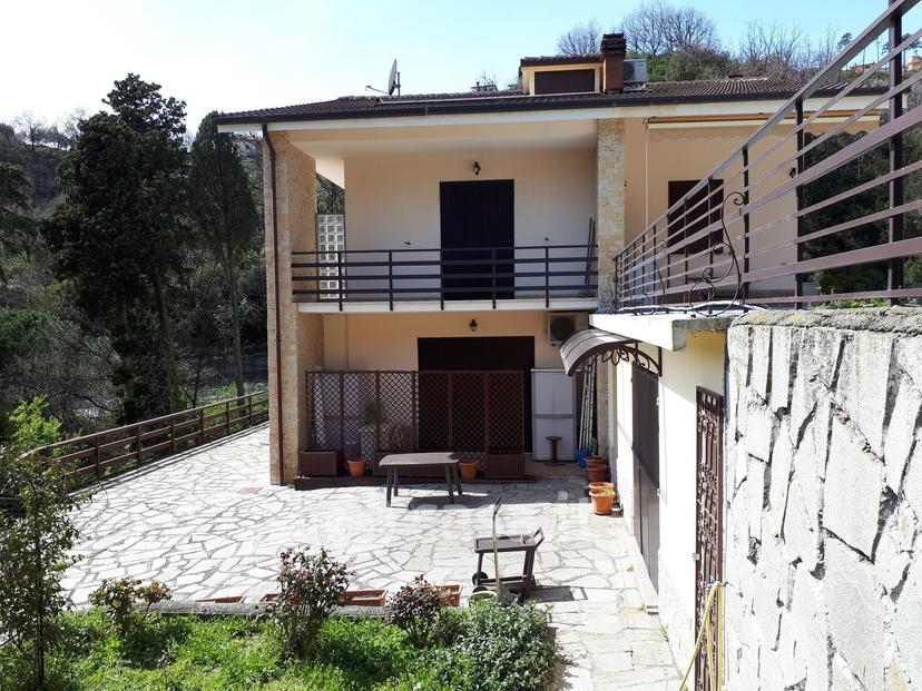 Appartamento in Via Mombello — foto 6 di 28