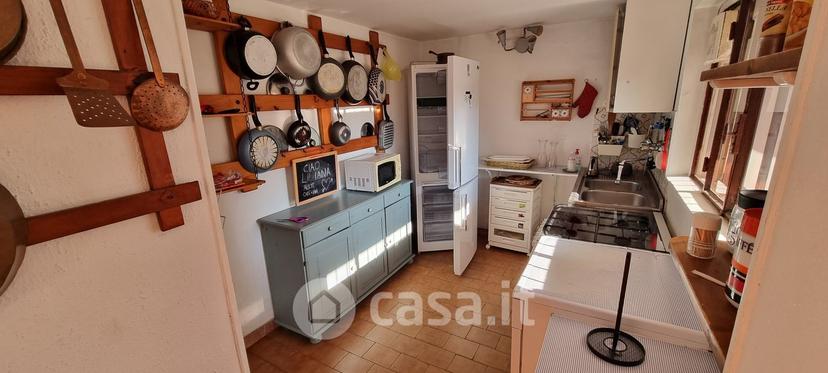 Villa in Zona Residenziale Vicino Stazione E Centro — foto 3 di 11