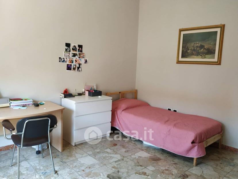 Stanza in Corso Cairoli — foto 4 di 5