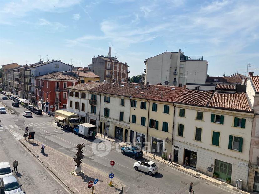 Trilocale in Via S. Nazaro 69 — foto 29 di 33