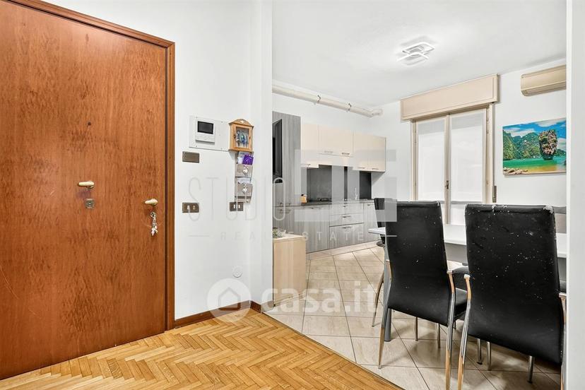 Trilocale in Viale Vittorio Veneto 17 — foto 9 di 19