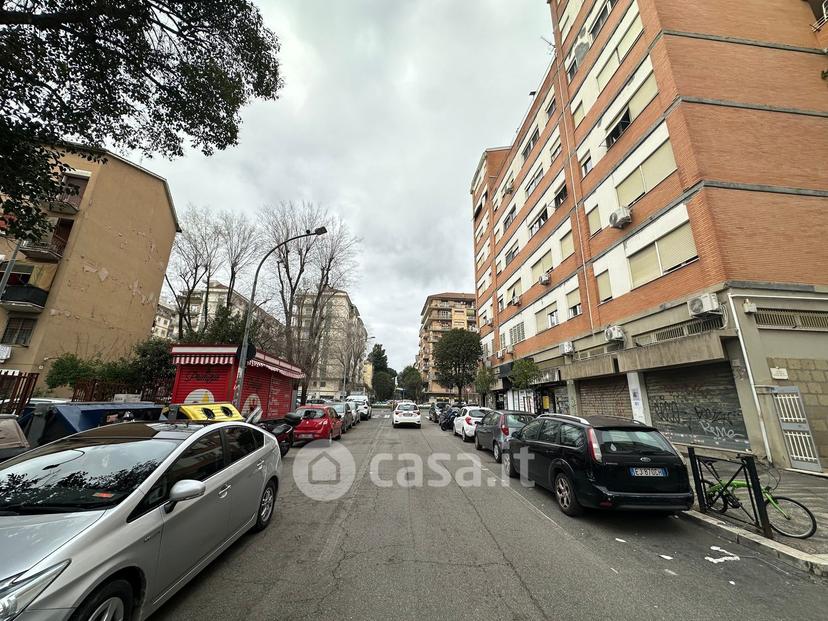 Stanza in Via Pisino 99