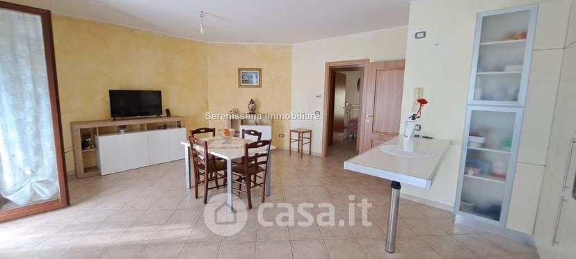 Quadrilocale in Via Lago di Garda — foto 17 di 29
