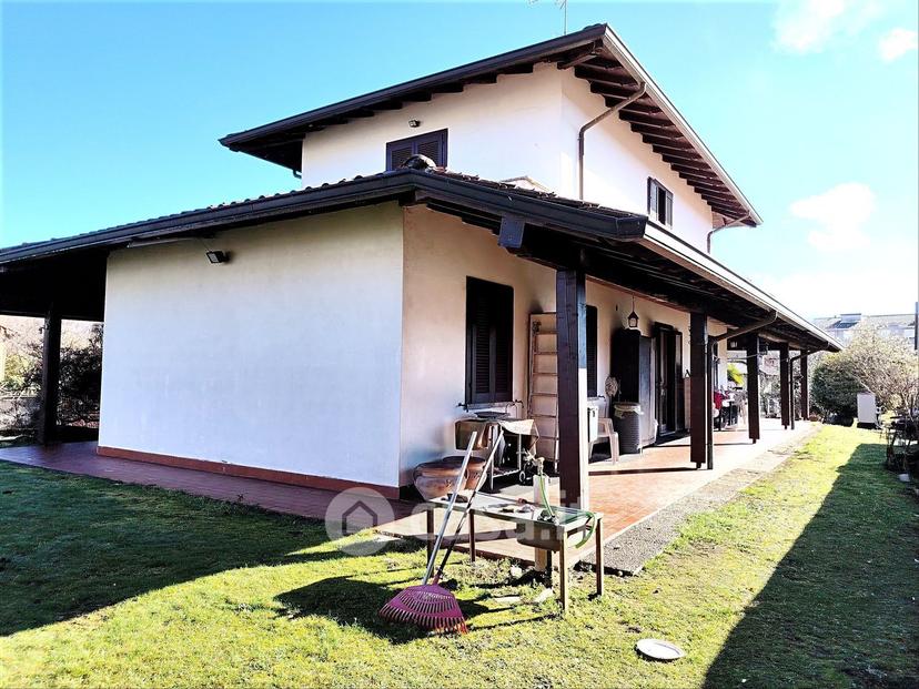 Villa in Via Gagnago — foto 23 di 32
