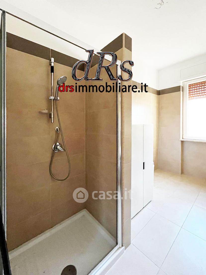 Quadrilocale in Via Umbria — foto 27 di 37