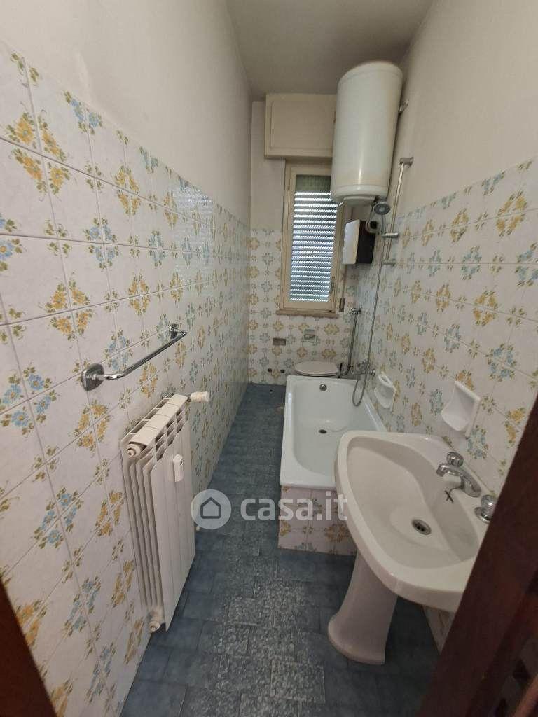 Trilocale in Via Bologna 4 — foto 8 di 23