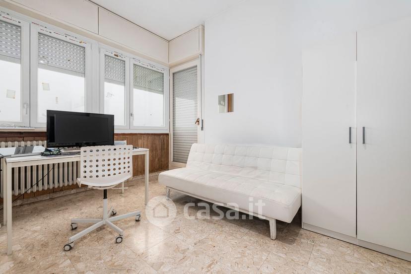 Bilocale in Viale Lombardia 43 — foto 3 di 9