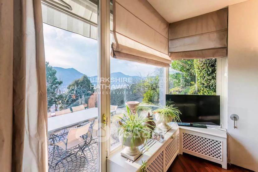 Villa in Via Per Brunate — foto 43 di 44