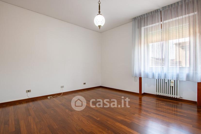 Quadrilocale in Via Corno d'Aquilio 15 — foto 4 di 44