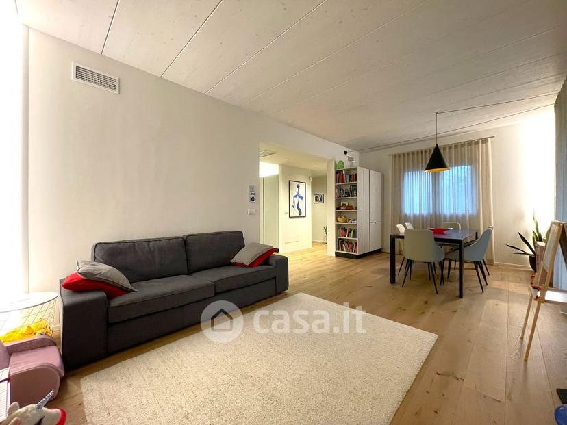 Villa in Via G. Matteotti 82 — foto 3 di 56