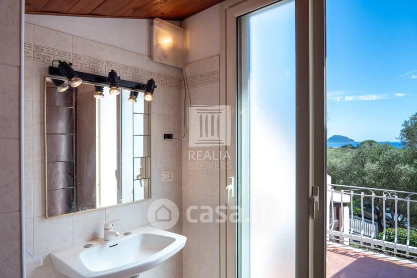 Villa in Via Tirreno 4 — foto 31 di 39