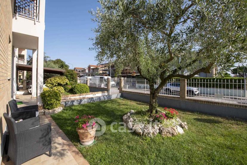 Villa in Via G. Brodolini 49 — foto 12 di 52