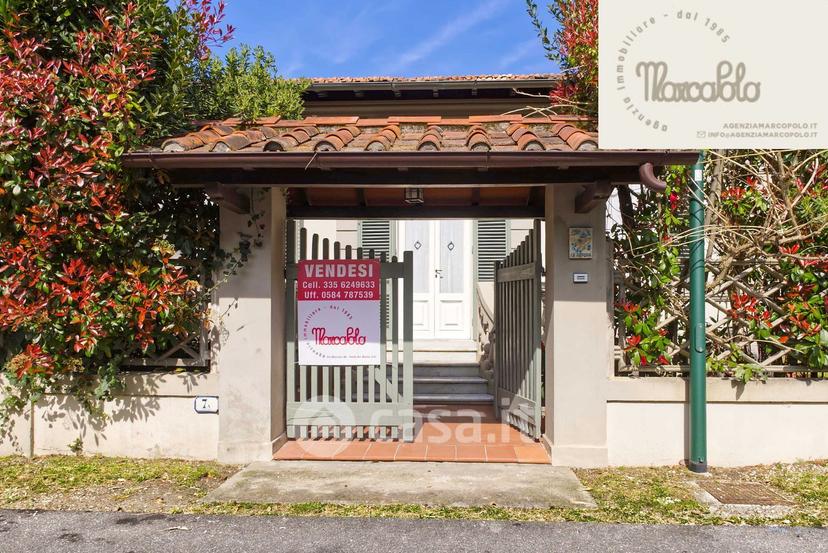 Villa in Via C. Cavour 1 — foto 13 di 31