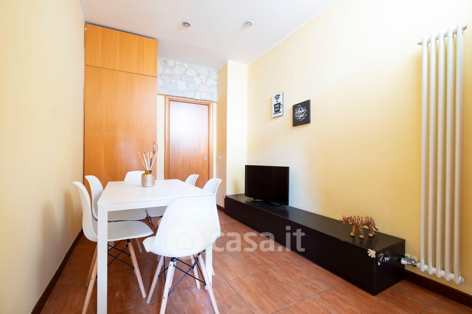 Stanza in Via Carlo Cattaneo 25
