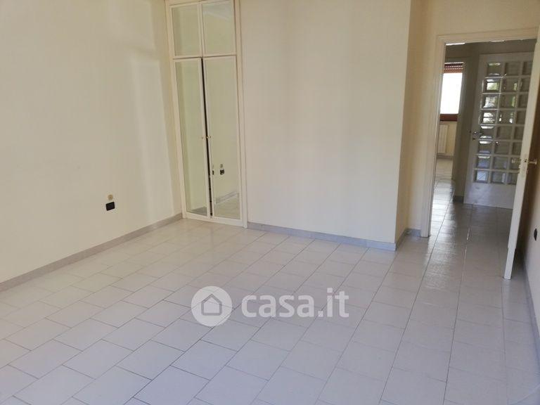 Trilocale in Via Pontinia 26 — foto 4 di 21