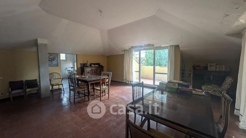 Villa in Via Fanny Roncati Carli — foto 3 di 26