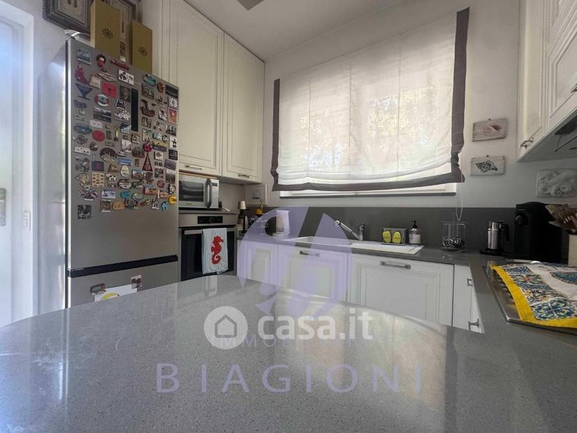 Villa in Via Vincenzo Bellini 5 — foto 5 di 28