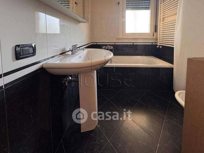 Trilocale in Via Carolina Torreggiani — foto 19 di 26