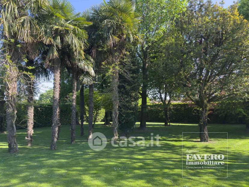 Villa in Piazza G. Marconi 28 — foto 3 di 54
