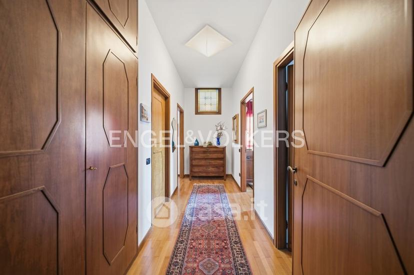 Villa in Via Caduti della Liberazione 32 — foto 7 di 35