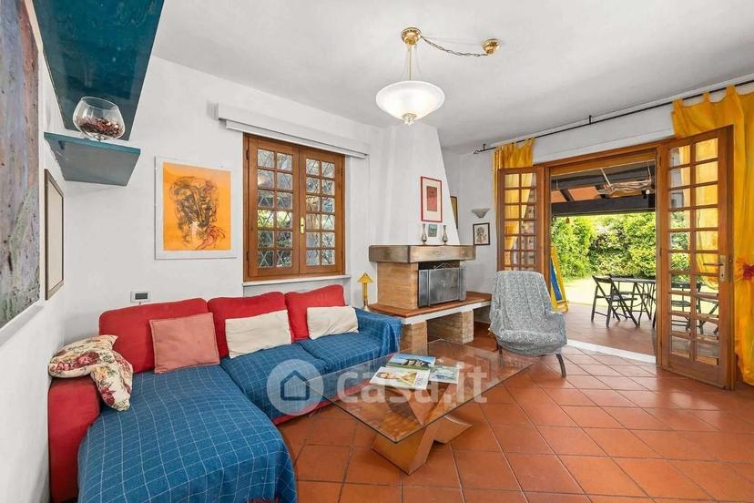 Villa in Via Flli Cervi — foto 4 di 22