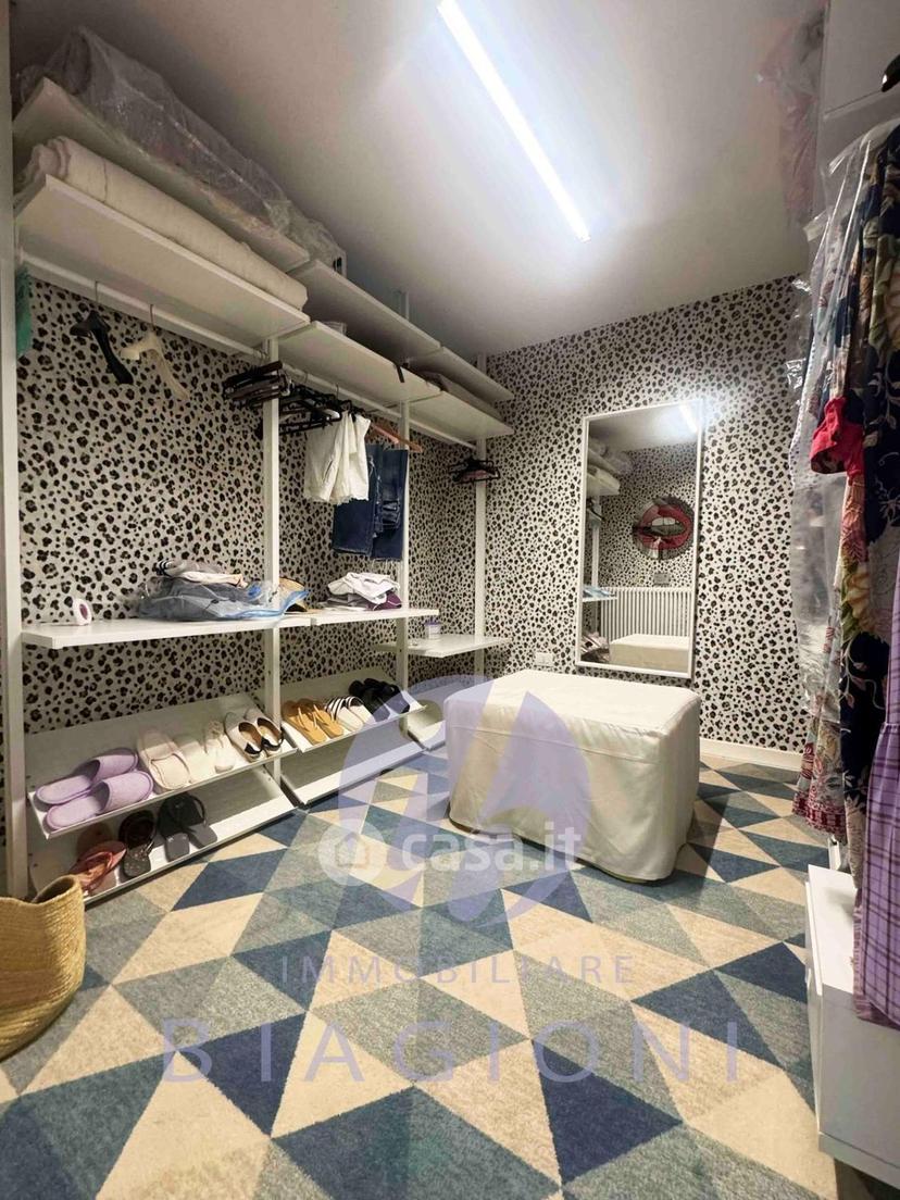 Villa in Via Vincenzo Bellini 5 — foto 9 di 28