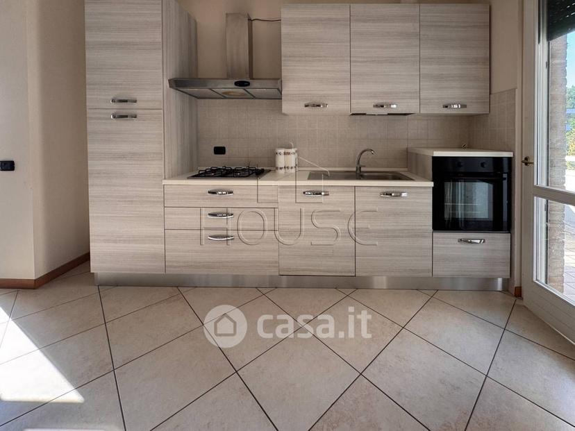 Trilocale in Via Carolina Torreggiani — foto 16 di 26