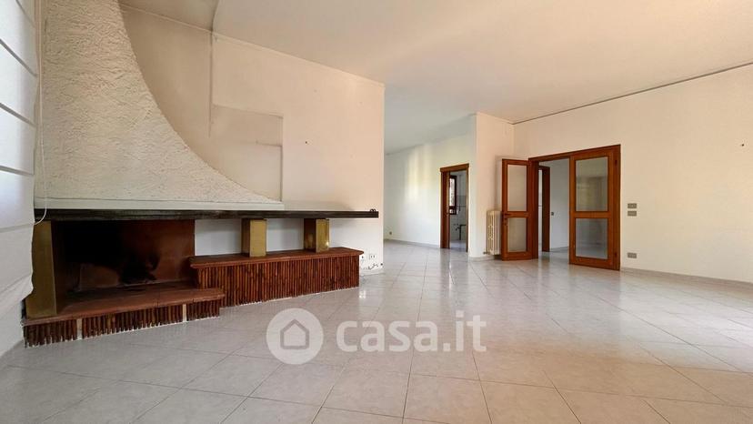 Villa in Via L. Raffaelli 63 — foto 2 di 36