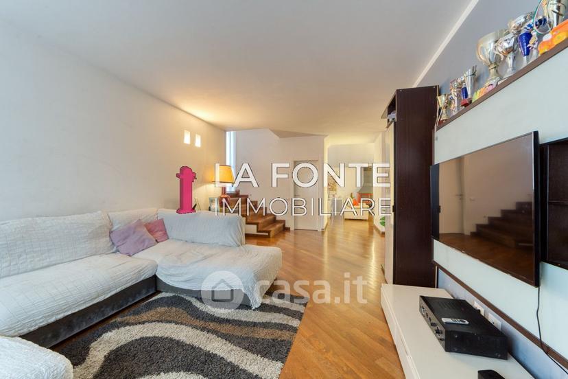 Villa in Via Lombardia — foto 17 di 29