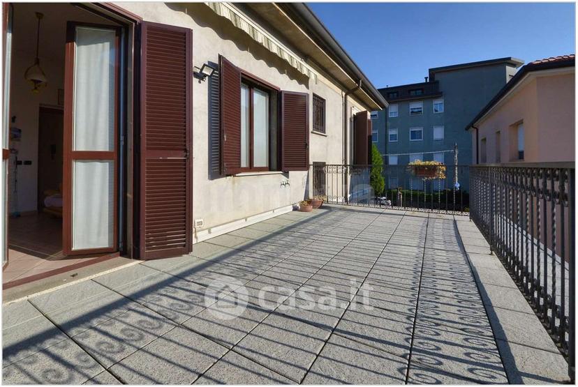 Villa in Via Alessandro Volta 26 — foto 2 di 18