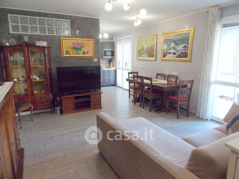 Trilocale in Via Volturno 26 — foto 4 di 34