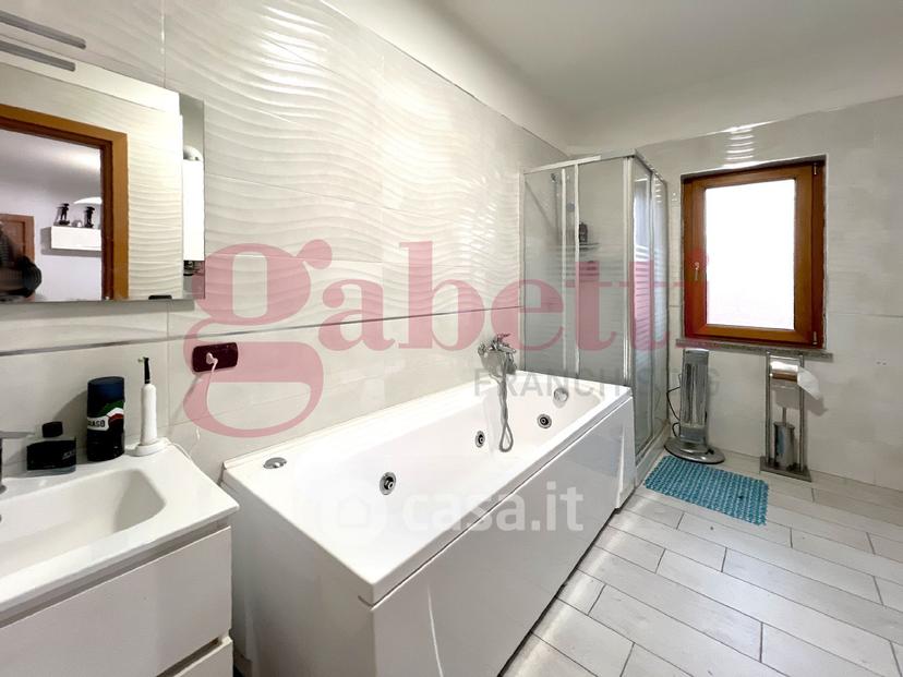 Villa in Via Vigne Vecchie — foto 33 di 49